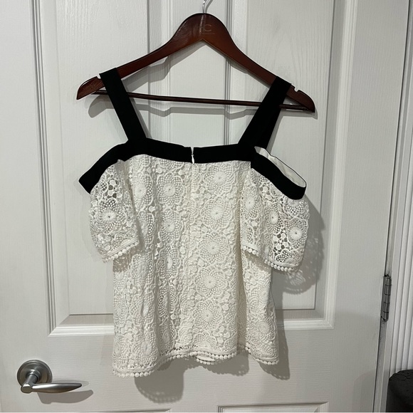 Reitmans cream color crochet top with black straps size small - Picture 6 of 11